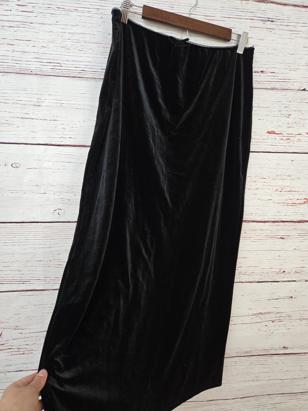NWT Wild Fable Women's Black Velvet Midi Skirt Size L Back Slit Stretch Pull-On - Picture 4 of 15